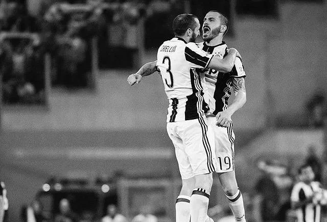 Chiellini: “Bonucci tornerà ai suoi livelli, non è facile cambiare ambiente”
