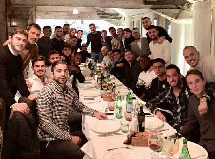 FOTO/ Cena di squadra in corso: paga Cutrone