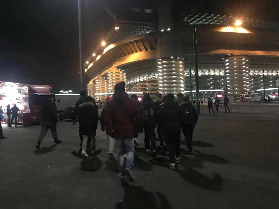 SM FOTO/ Milan-Hellas, buona affluenza all’esterno dello stadio