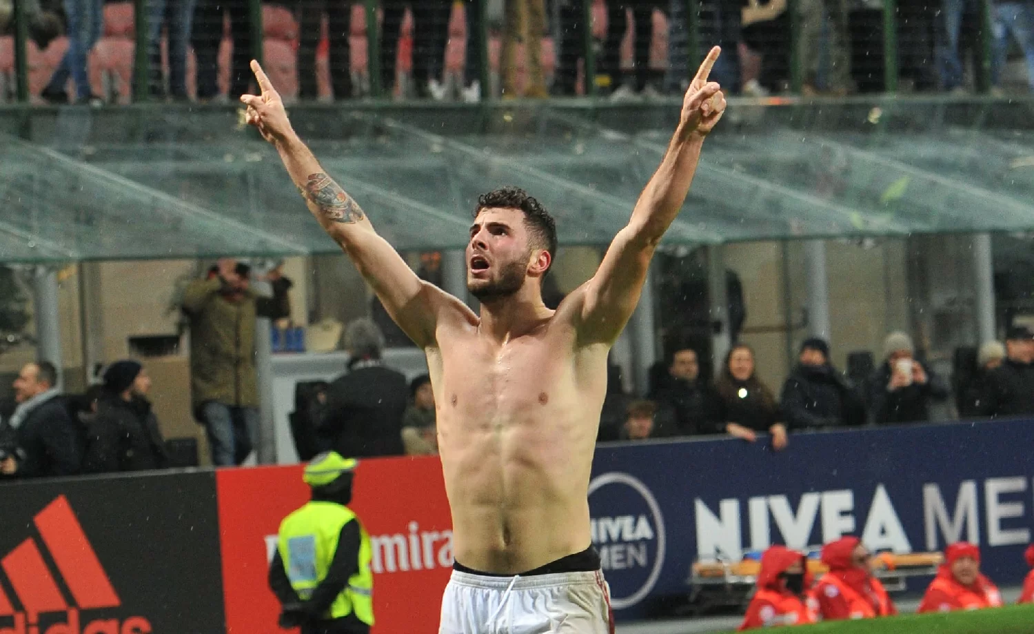SM/ Vantaggio Milan: la gioia di Cutrone a torso nudo