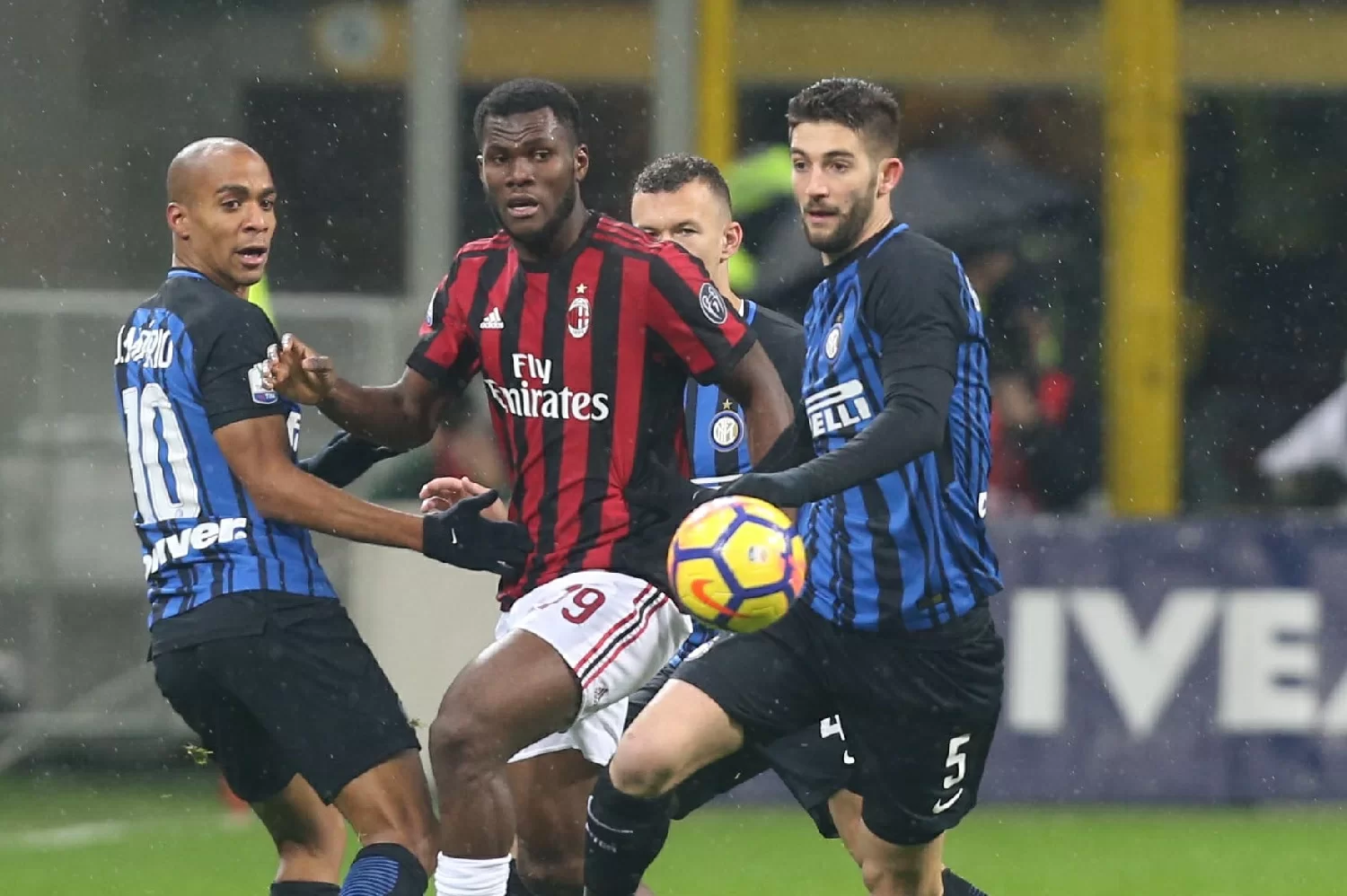 La Repubblica, pochi dubbi sui 22 del derby: ballottaggio Gagliardini-Vecino