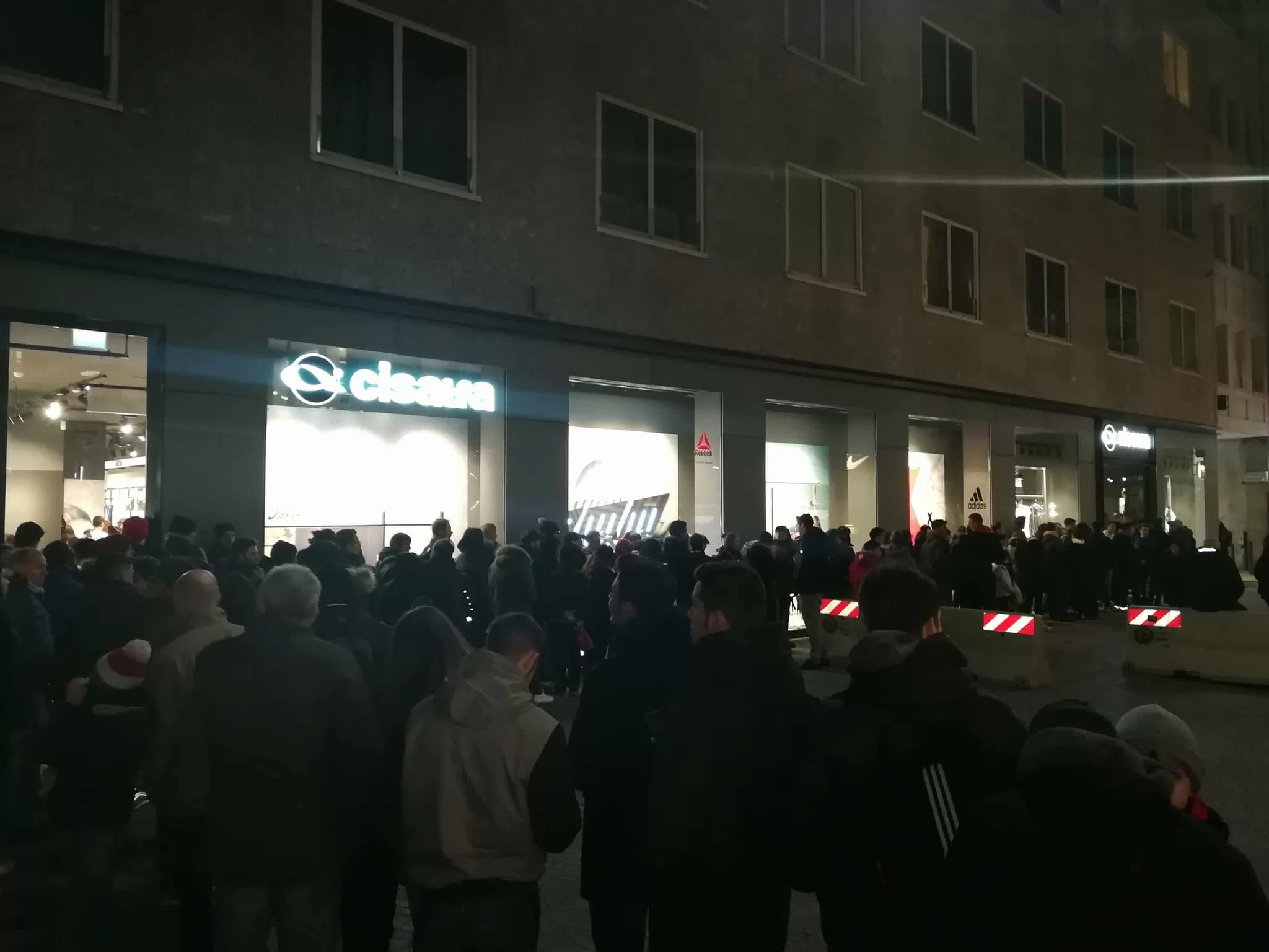 SM FOTO/ Tanti tifosi presenti al Meet&Greet con Conti e Cutrone