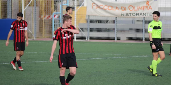 Calciomercato – Milan, un giovane centrocampista ceduto in Serie B