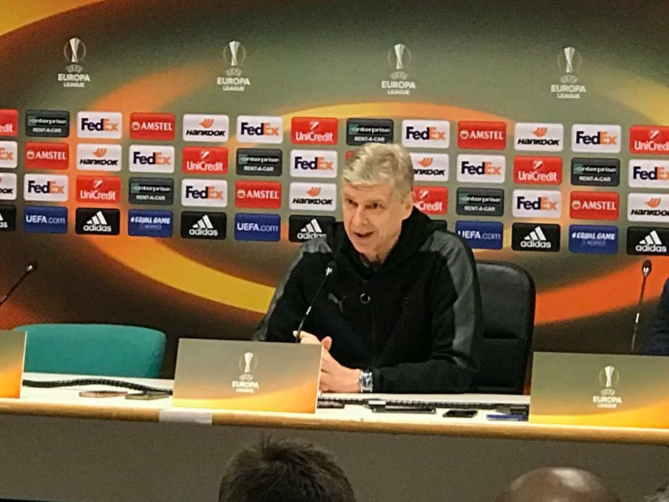 Wenger allontana le voci: “Io al Milan? Fake news”