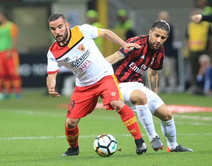 Fallisce il 4-4-2: solo cross innocui e tanta confusione