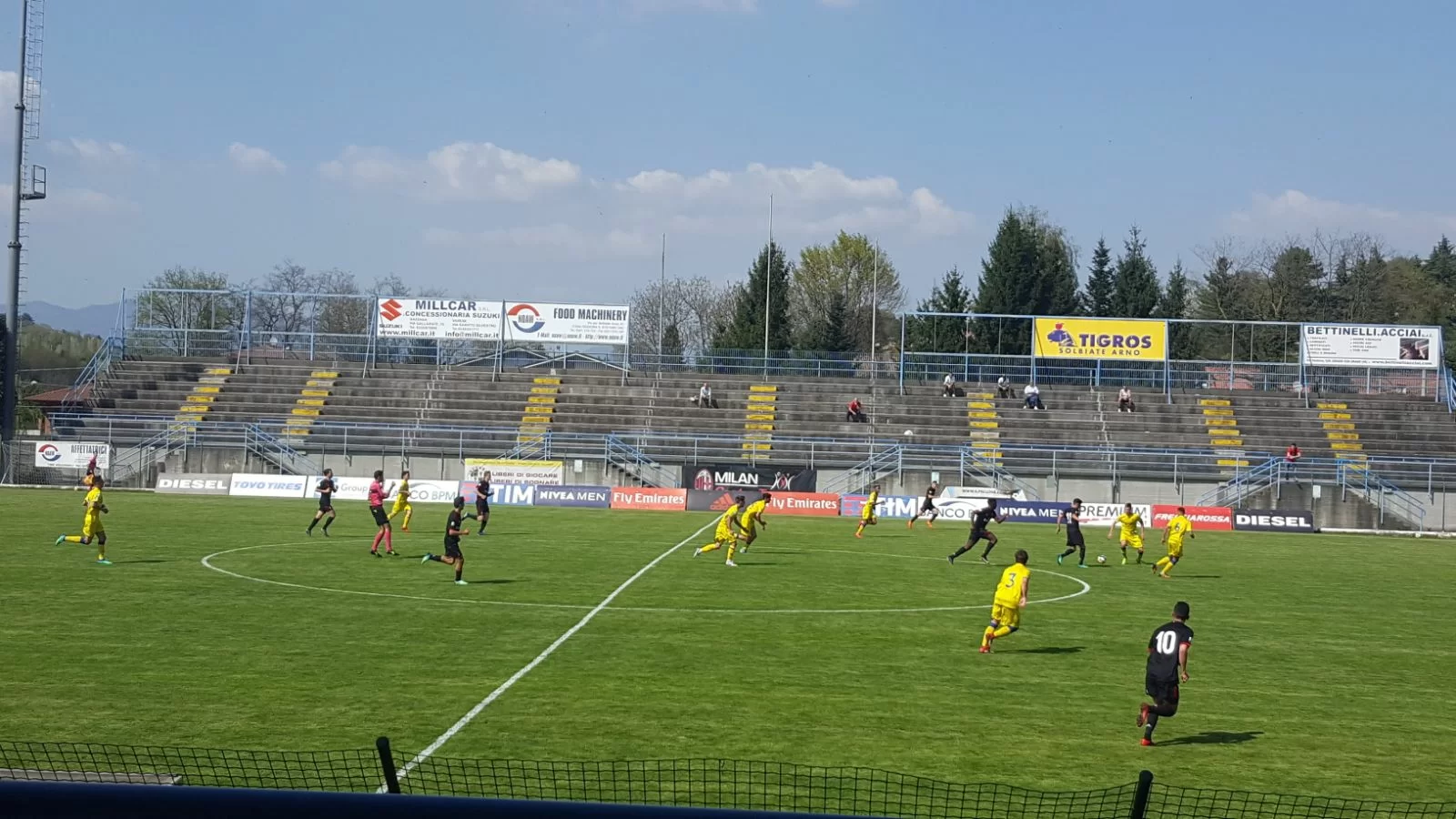 Milan Primavera, esposta una maglia per ricordare le vittime del rogo al centro sportivo del Flamengo