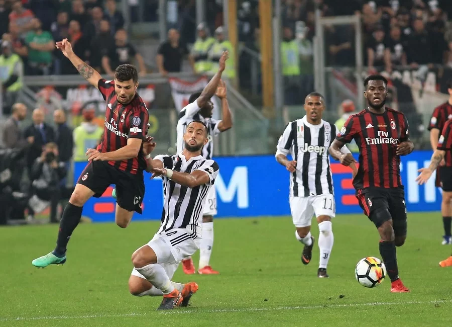 Milan-Juventus: Douglas Costa non ci sarà
