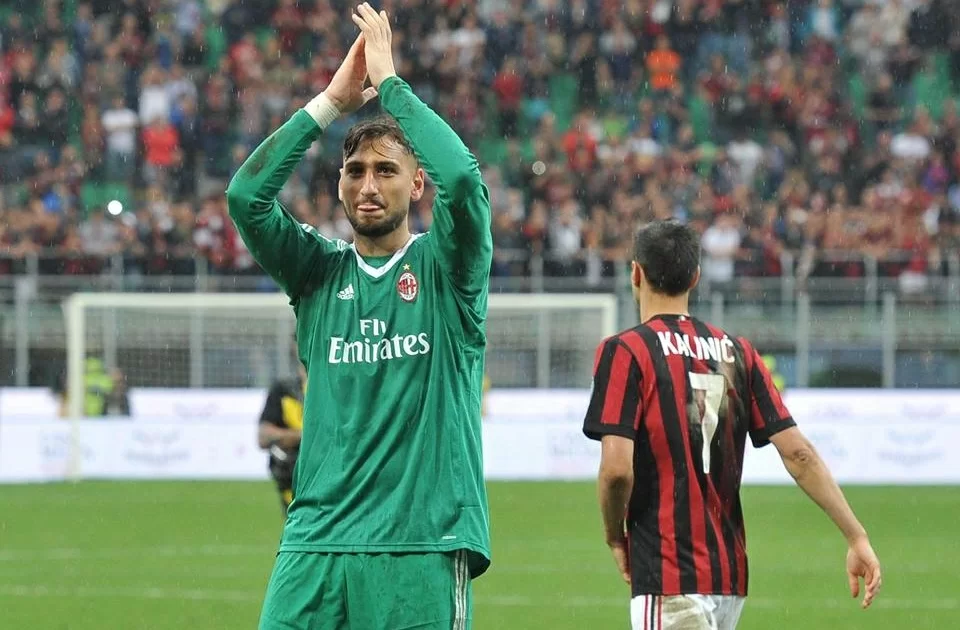 Donnarumma, fischi e abbracci che sanno di addio