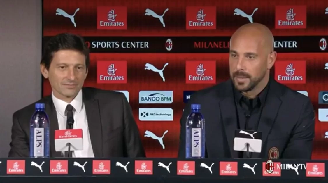 SM RELIVE • Rivivi la presentazione di Reina e Strinic a Milanello