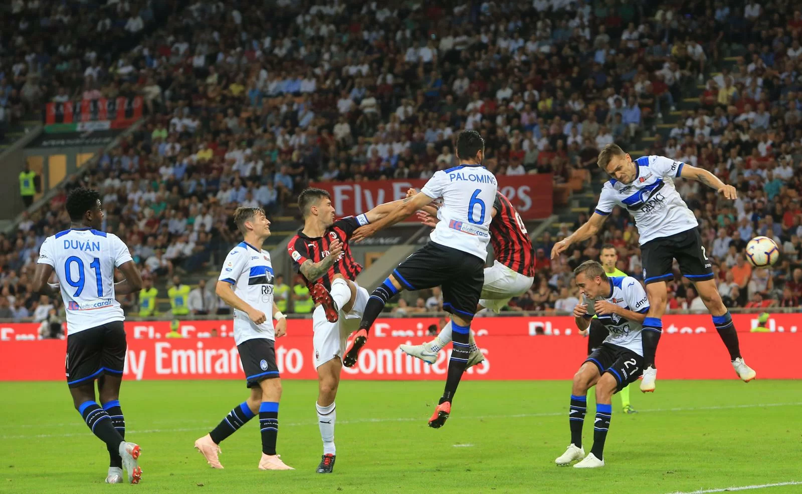 Milan, per la difesa spuntano Castagne e Mustafi