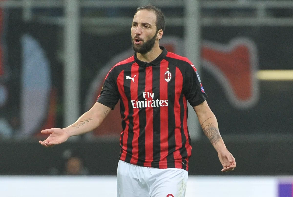 Da Milanello: Higuain in gruppo con i compagni. E Leonardo…