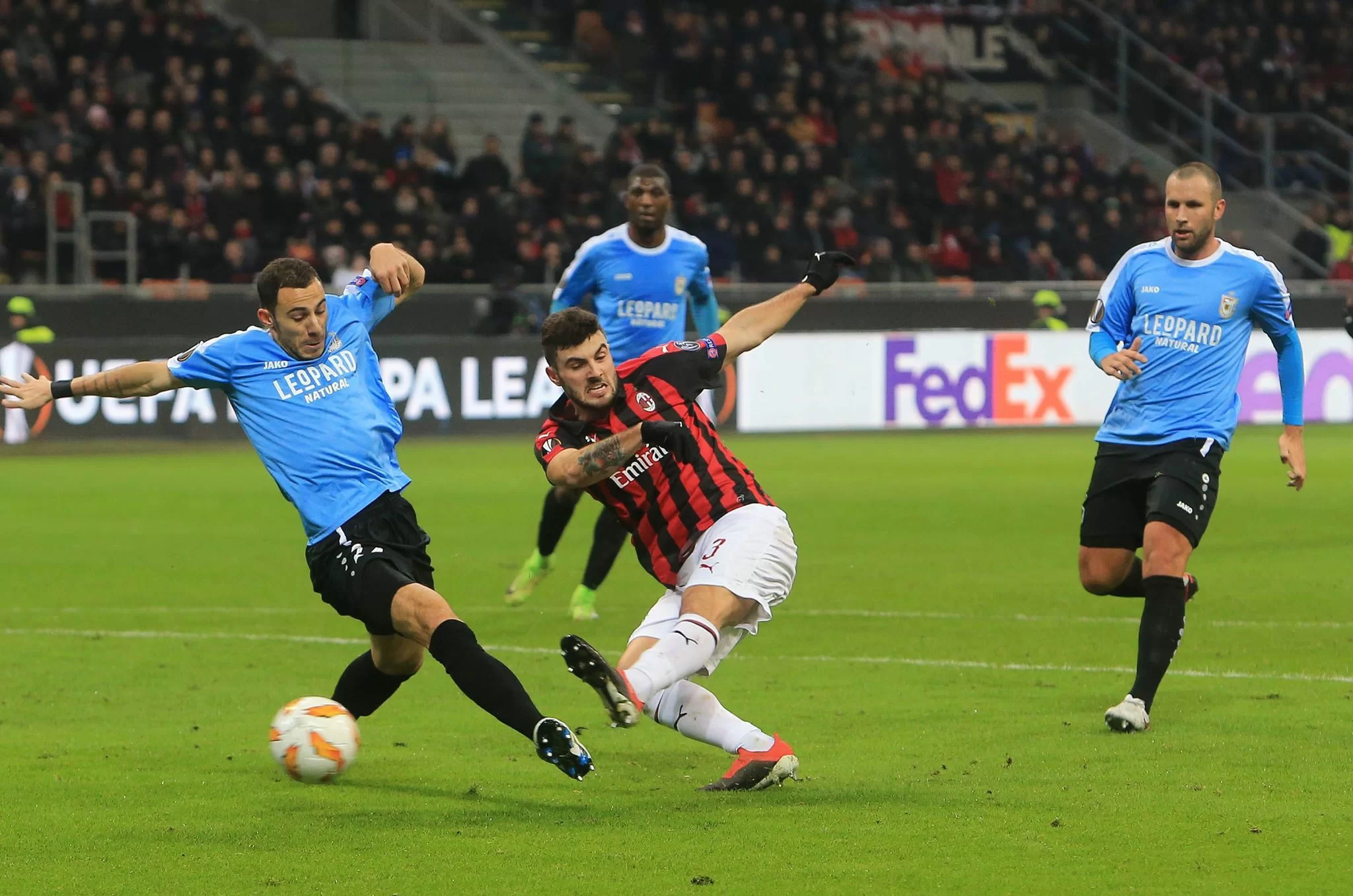 Cutrone onesto: “Non l’ho toccata, ora non facciamo calcoli…”