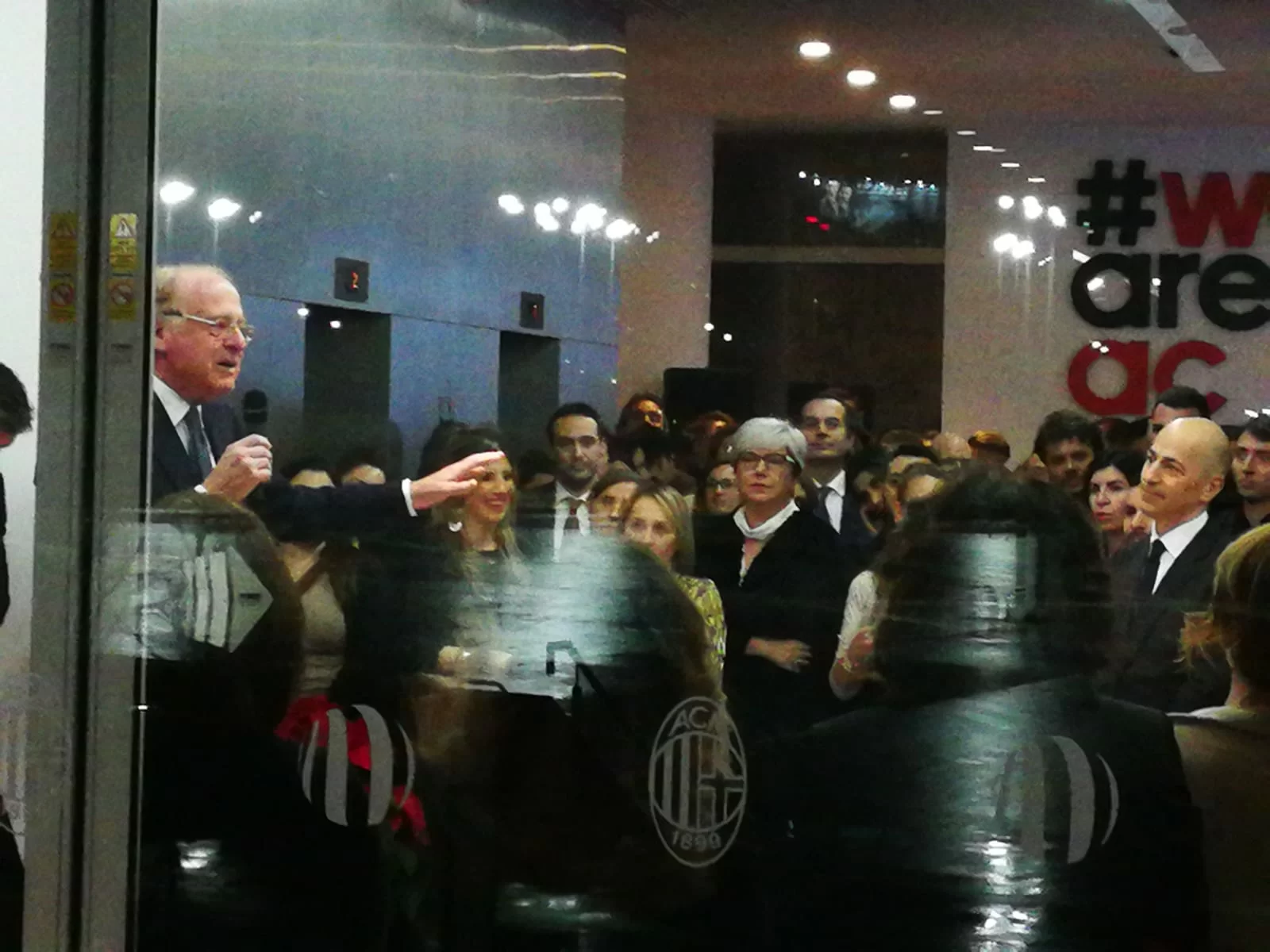 SM/ Christmas Party: Scaroni presenta Gazidis, Higuain sorridente, che sia l’ultima festa per Montolivo?