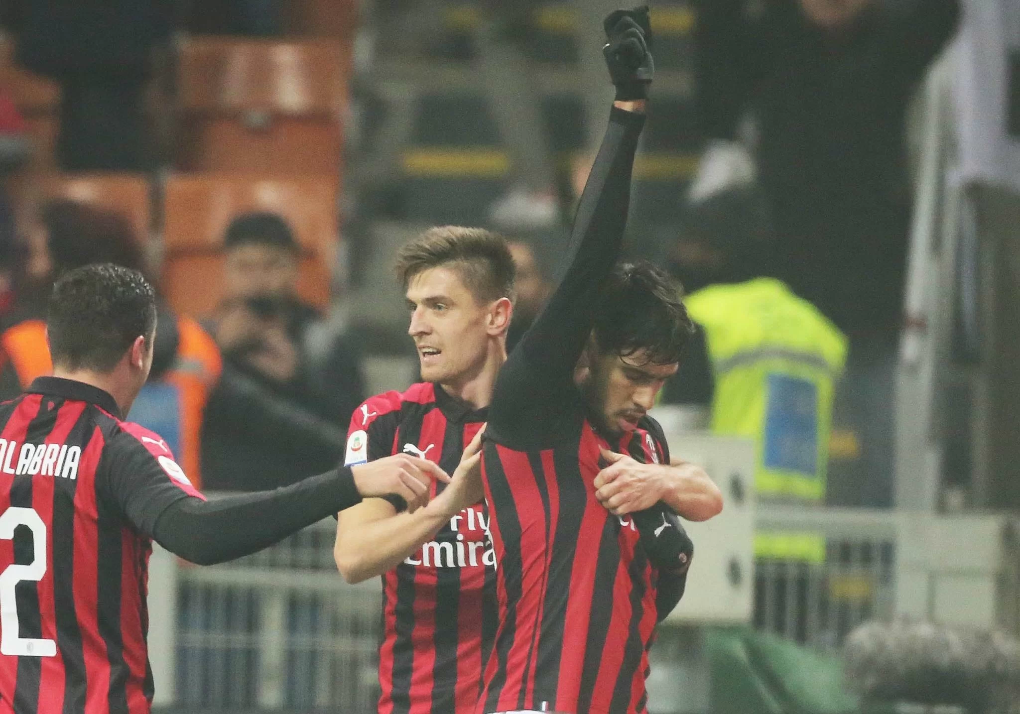 Milan, 3-0 al Cagliari e quarto posto recuperato: Paquetá e Piatek dopo l’autogol di Ceppitelli