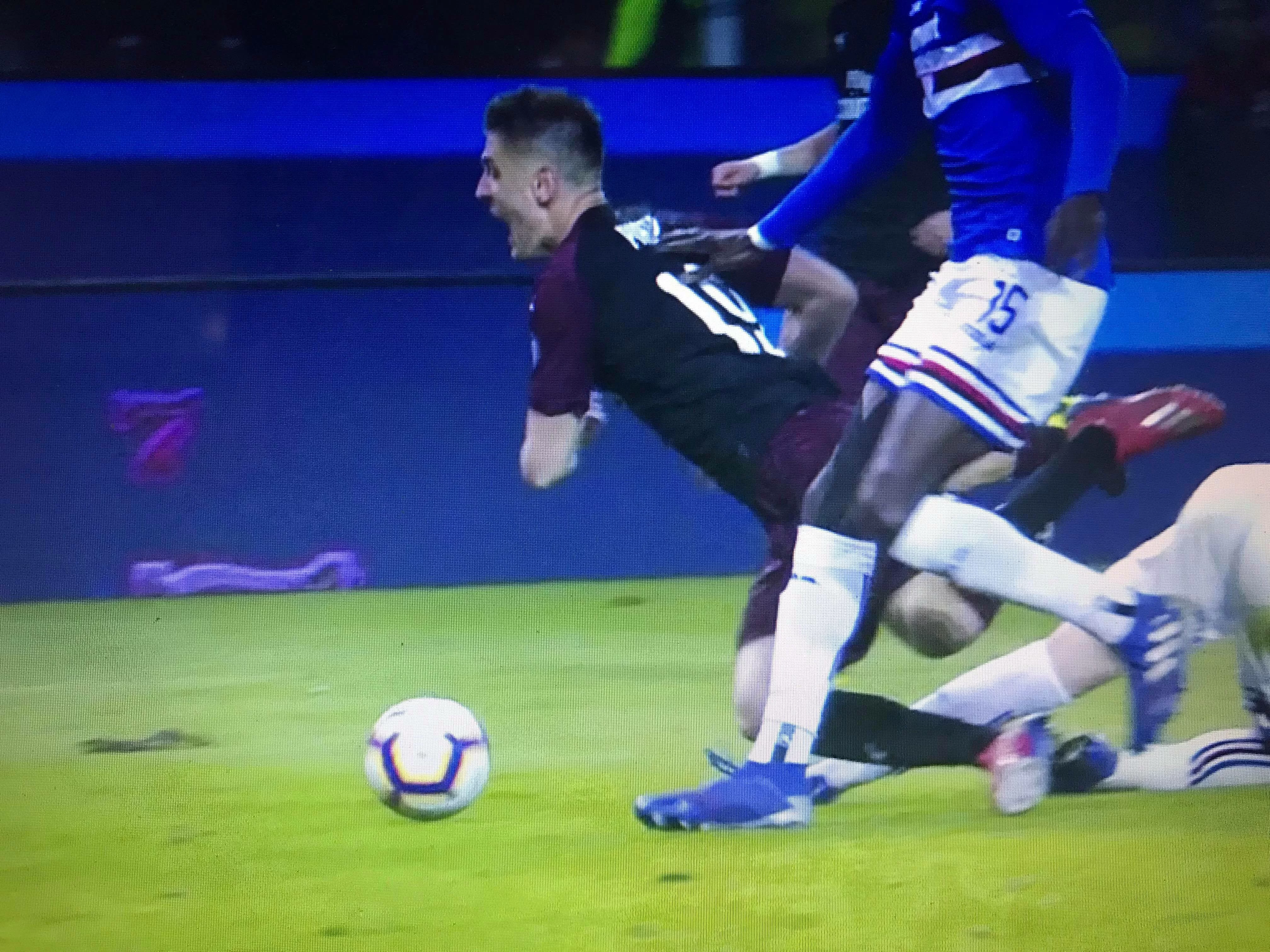 FOTO/ Tante polemiche nel finale di Sampdoria-Milan: era rigore su Piatek?