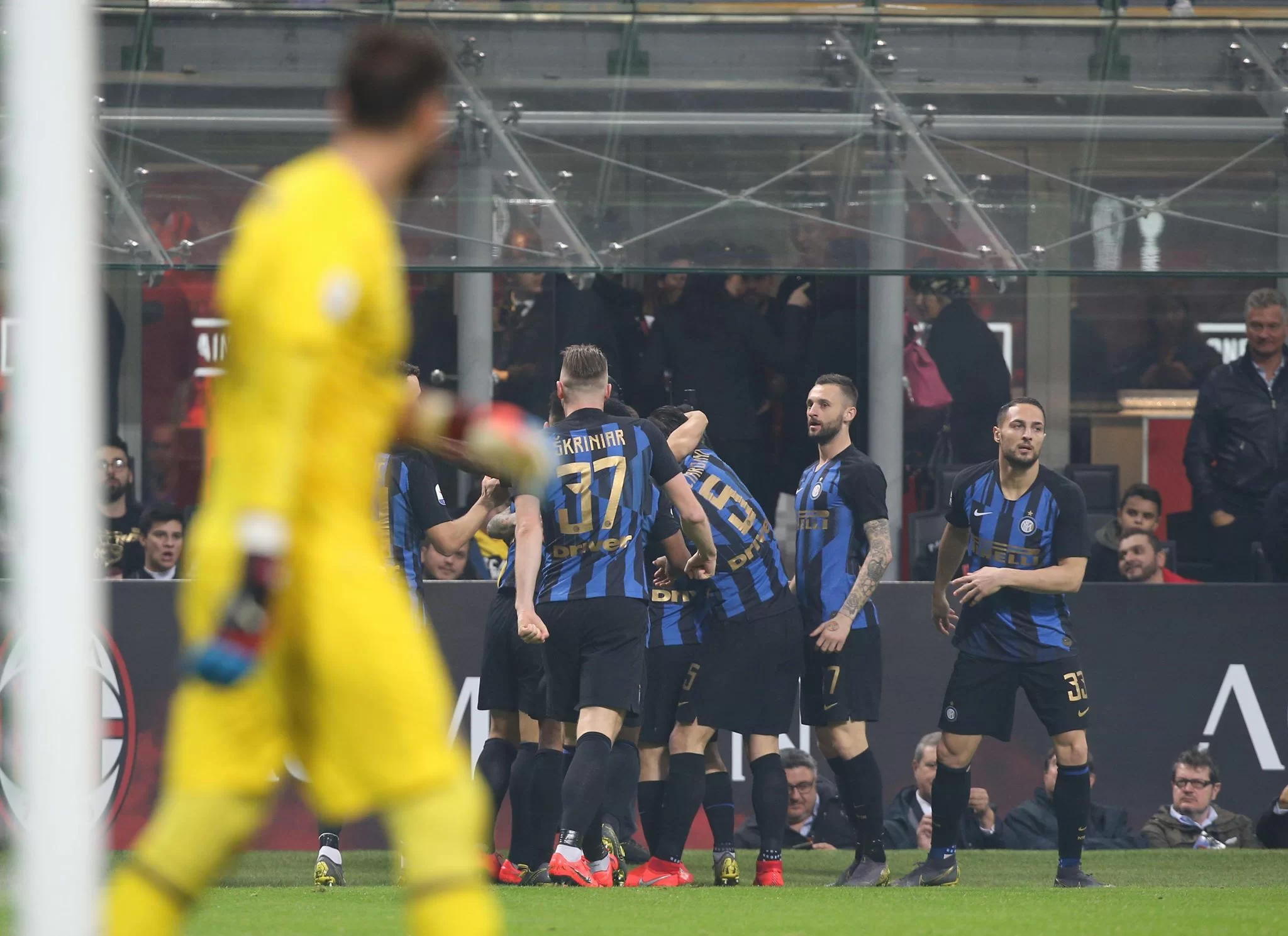 Milan spento, l’Inter non muore mai: 2-3 a San Siro, i nerazzurri si riprendono il terzo posto