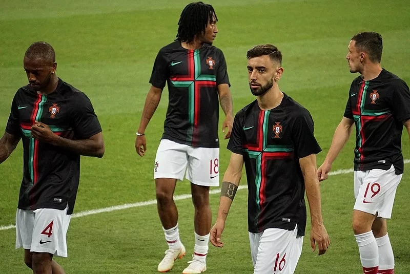 Il Milan si veste di portoghese: dopo Leao, l’obiettivo è Bruno Fernandes