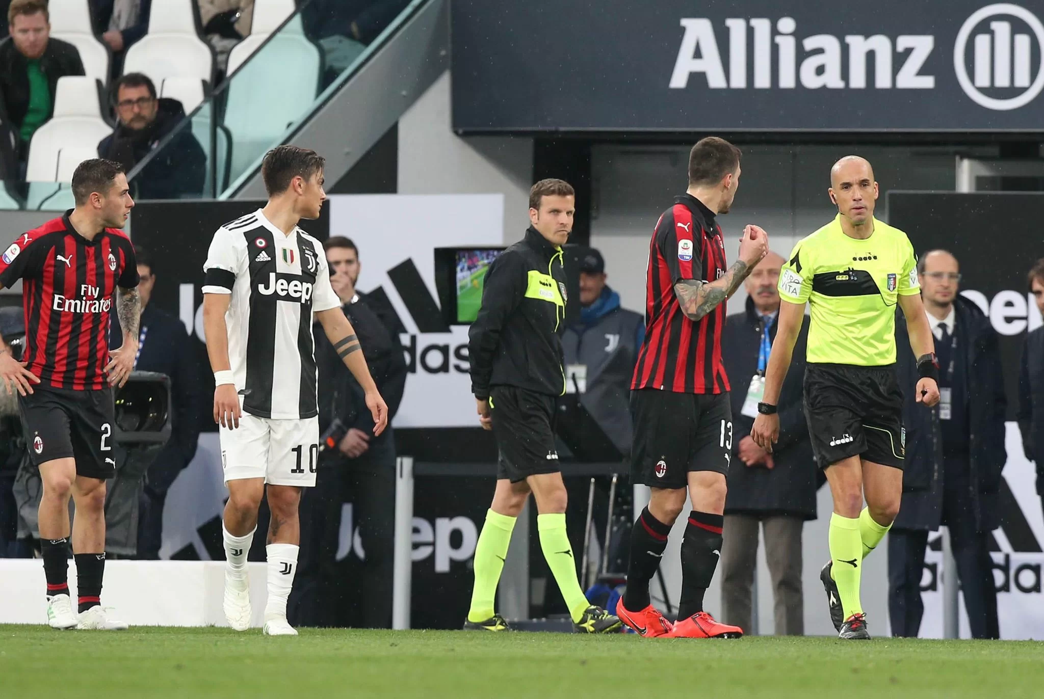 Mancato rigore al Milan contro la Juventus, Calvarese a Fabbri: “Se non vuoi essere aiutato…”