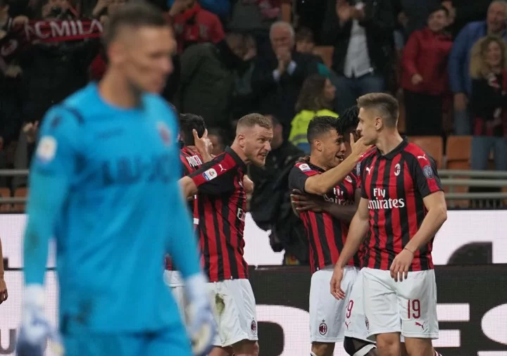 Il Bologna dà filo da torcere, ma Suso e Borini tengono il Milan in scia Champions. Rosso Paquetà