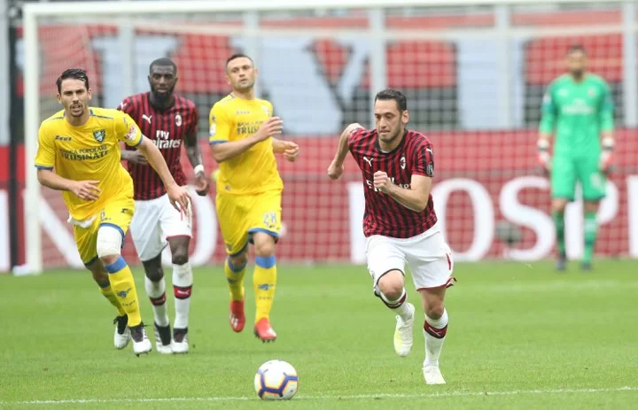 Milan, sorride Calhanoglu: convocato in Nazionale per le amichevoli contro Grecia e Uzbekistan