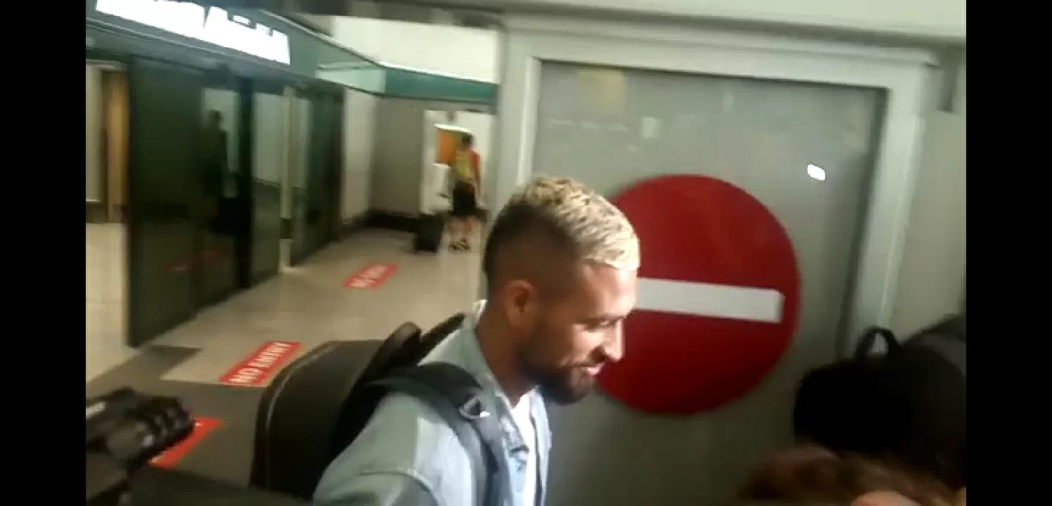 SM Video – L’arrivo di Léo Duarte a Malpensa, le prime parole da rossonero: “Sono molto felice”