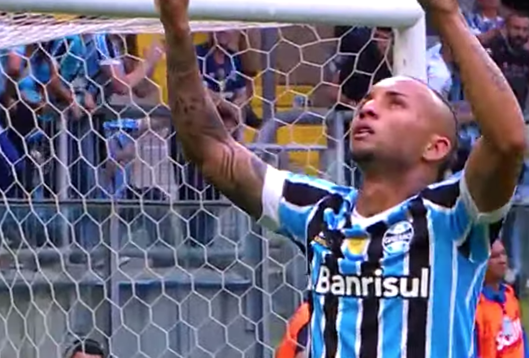 Everton Soares