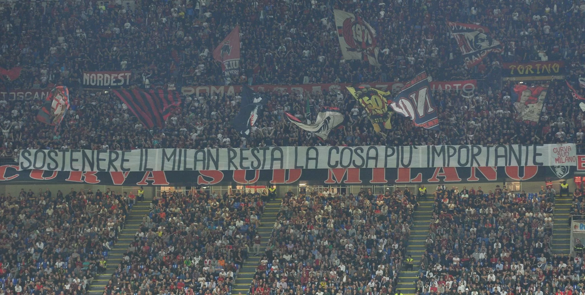 Milan umiliato e la Curva se le prende anche con la società
