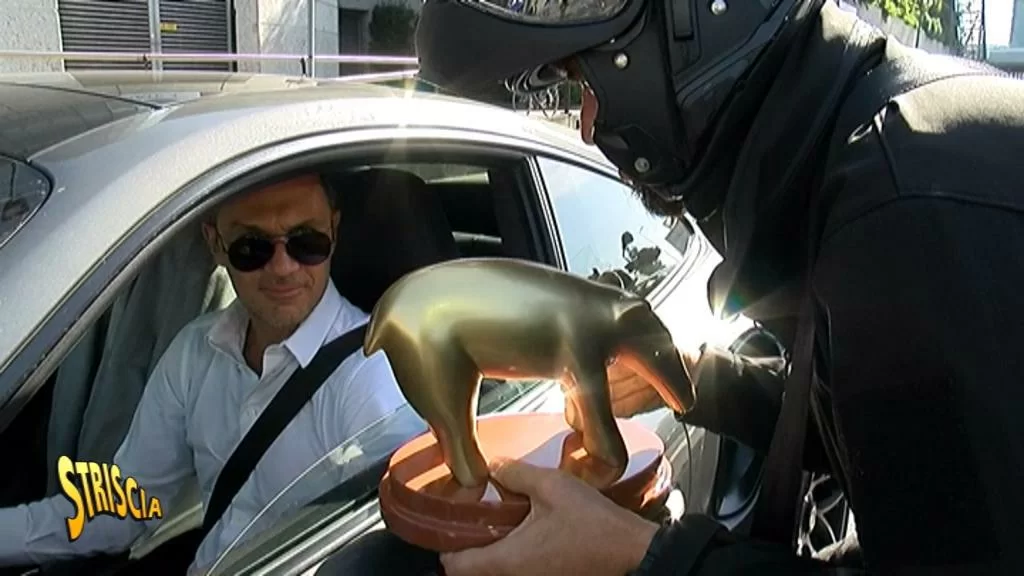 Striscia, tapiro a Paolo Maldini: “È una sofferenza per chi ama il Milan”