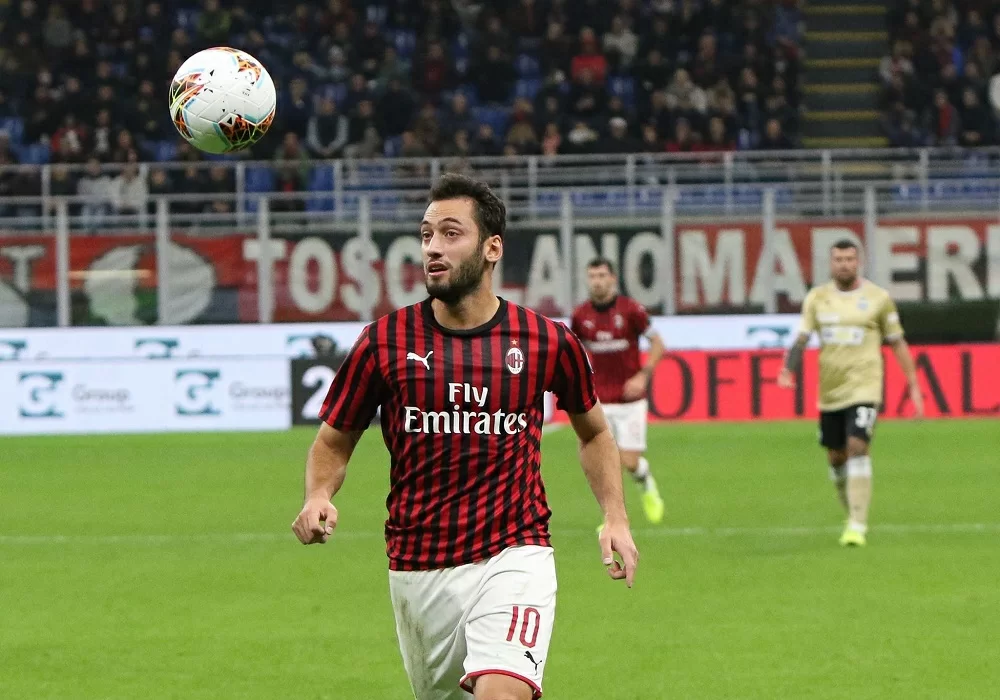 La Roma sonda Calhanoglu, il Milan chiede 15-18 milioni
