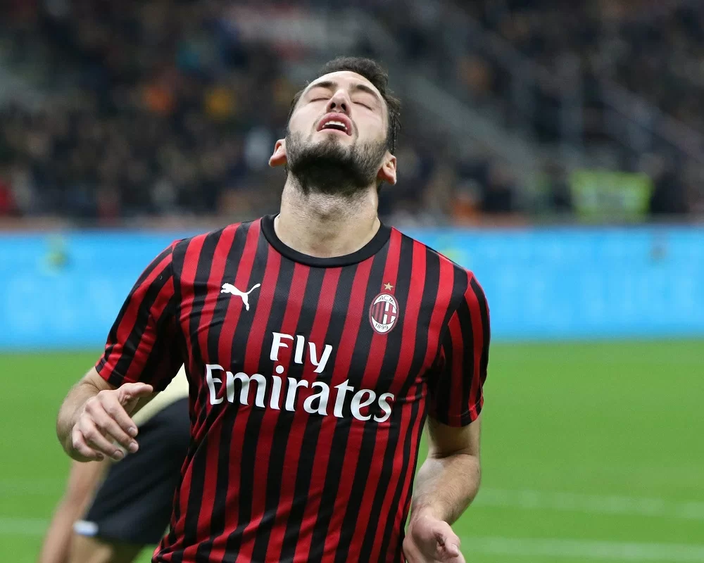 Calhanoglu out per Milan-Torino: ha riportato la lesione muscolare