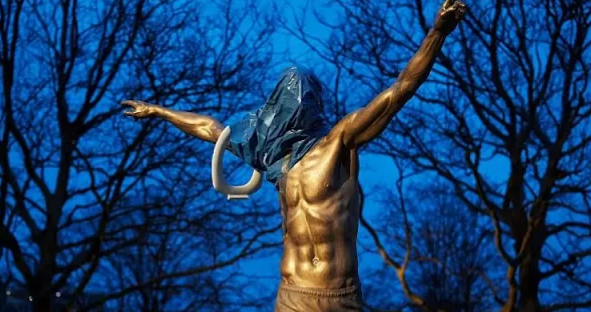Statua di Zlatan Ibrahimovic nuovamente danneggiata