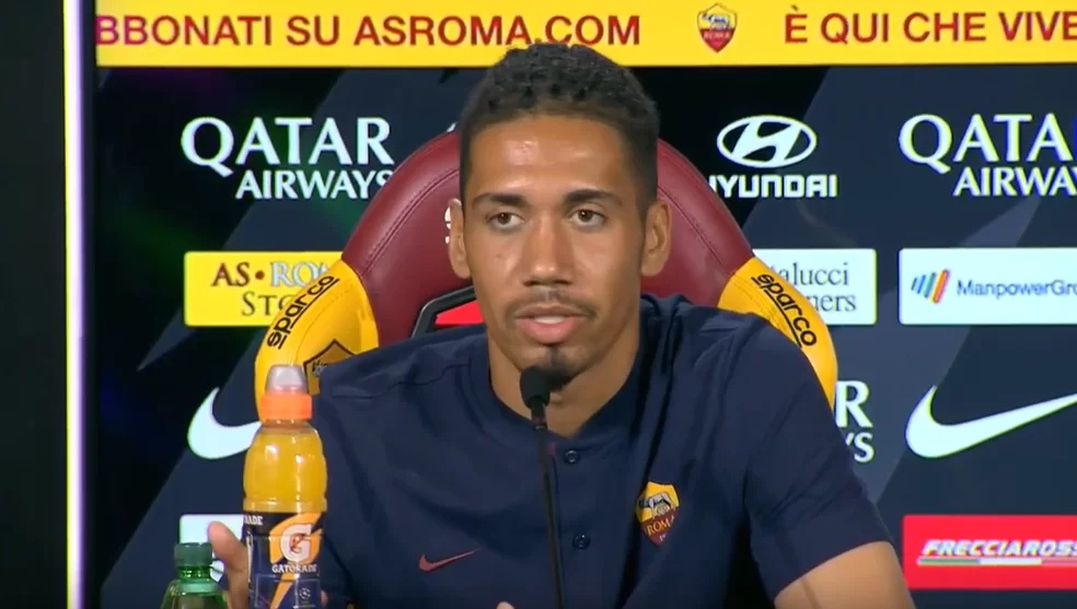 La Roma vuole riscattare Smalling, ma Inter e Milan tentano lo sgambetto