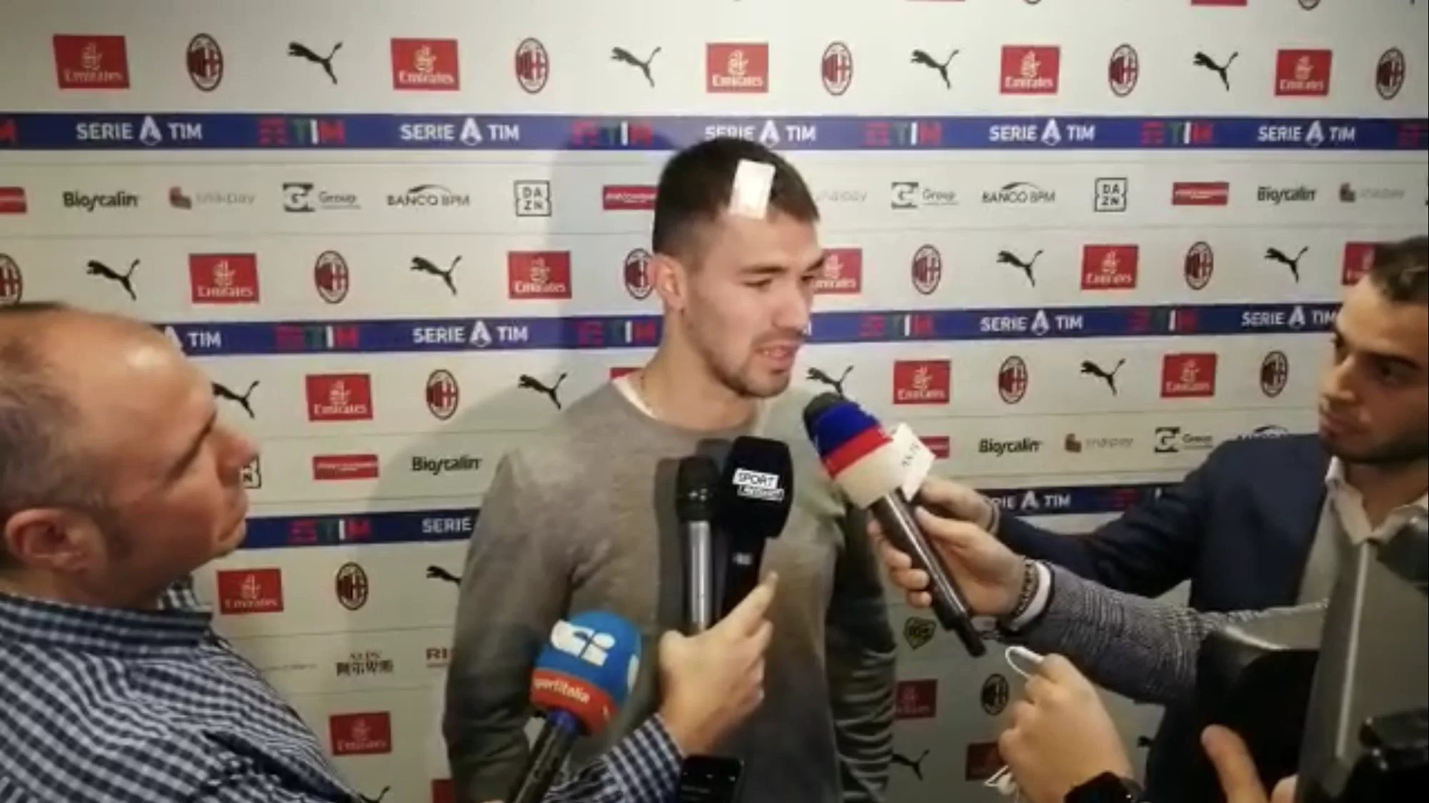 SM VIDEO – Natale a San Siro, Romagnoli: “Un orgoglio essere il capitano del Milan, a Bergamo…”