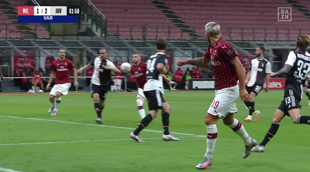 La sentenza di Tancredi Palmeri: “È rigore per il Milan, Bonucci sbaglia!” (FOTO)