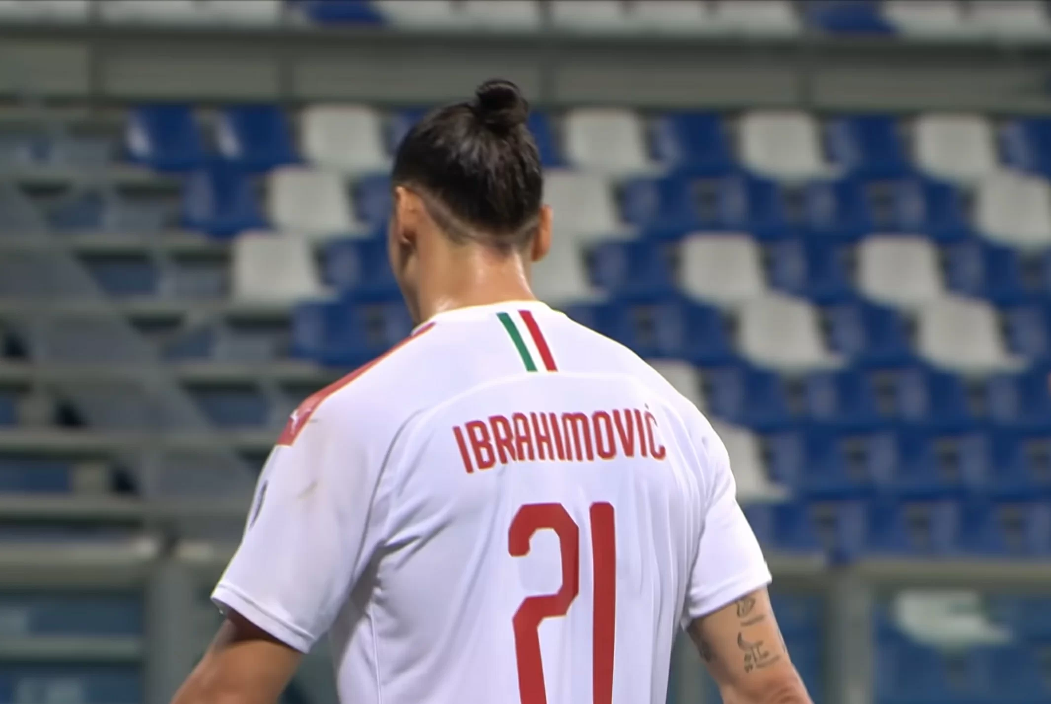 Ibrahimovic, domani l’arrivo a Milano: prenderà la maglia numero 9
