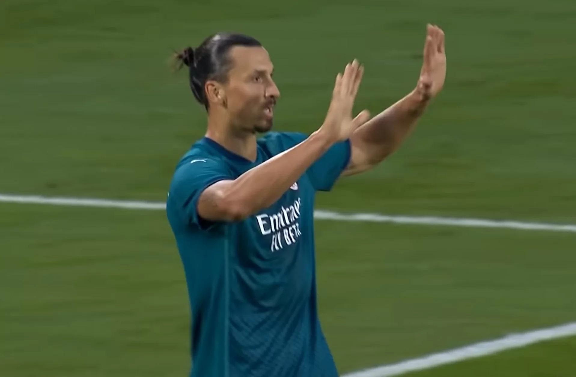 Ibrahimovic regala la maglia al figlio di Greene