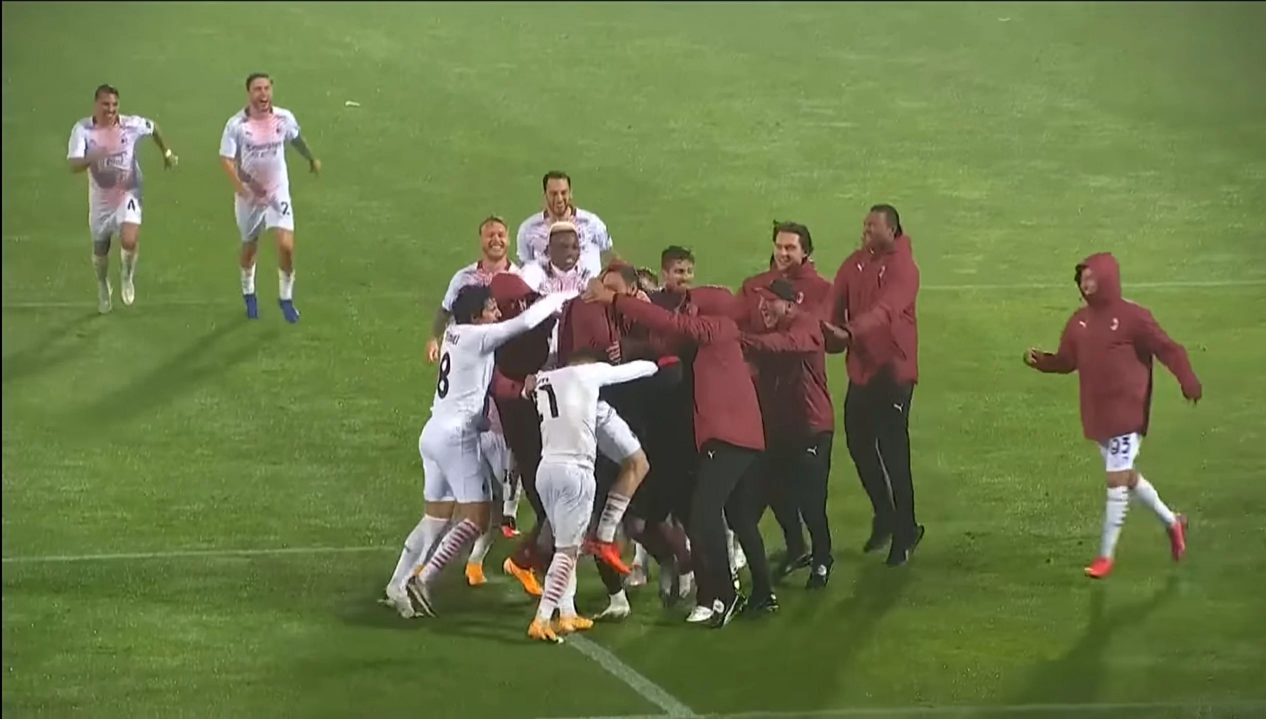 Il paradosso di questo Milan: squadra solida e vincente, ma i tifosi (ormai) hanno paura di sognare