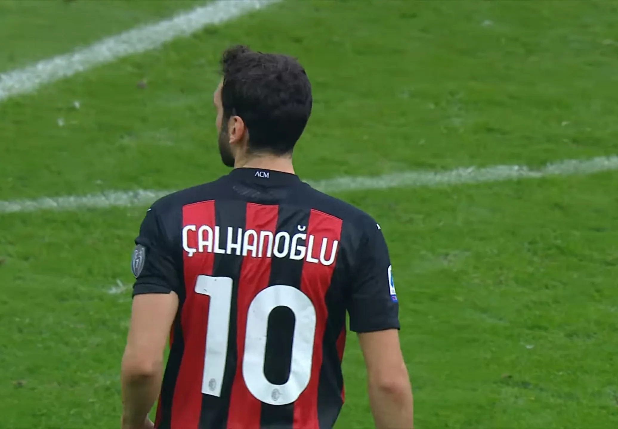 Rinnovo Calhanoglu, distanza tra domanda e offerta. Incontro a metà strada?