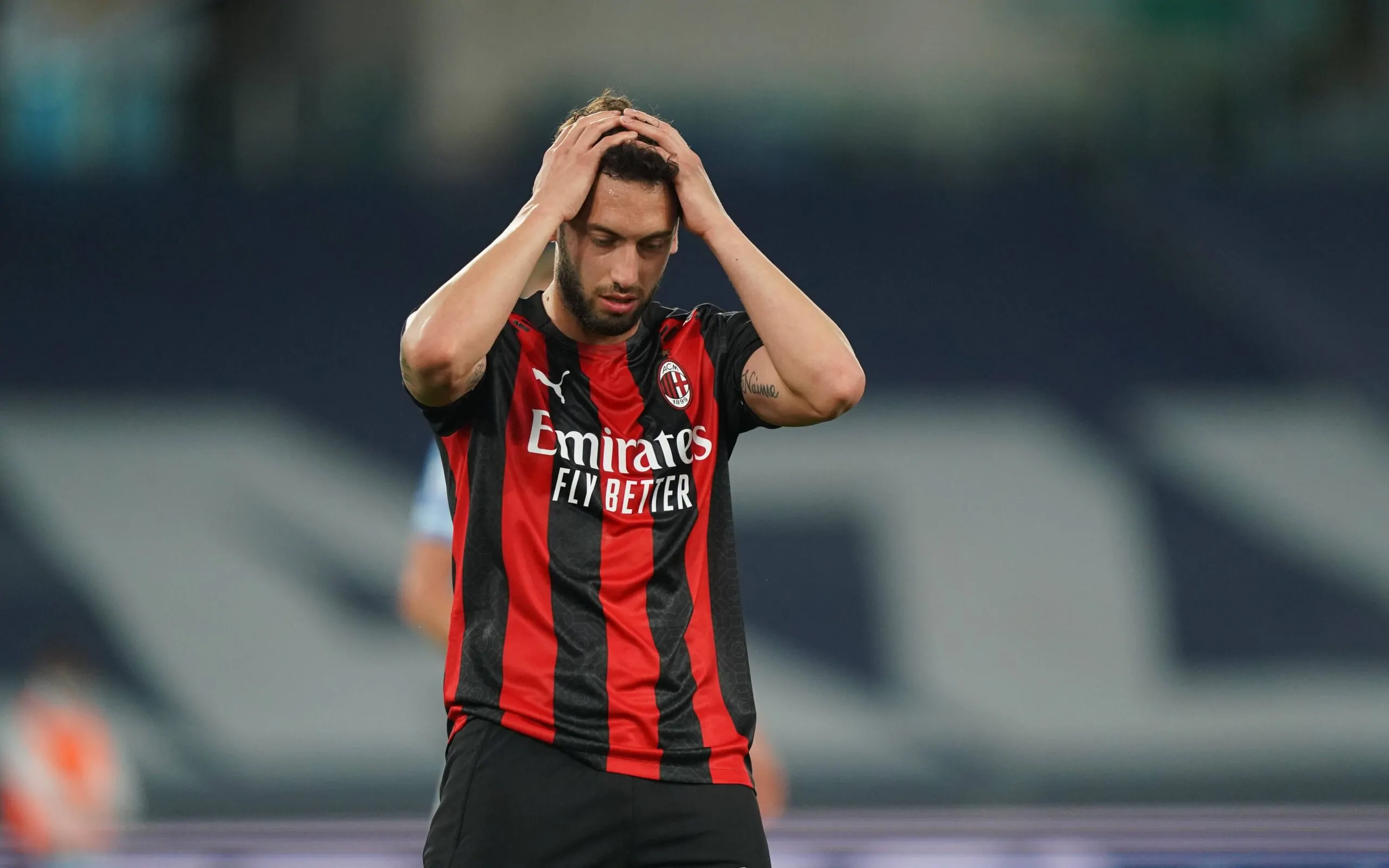 L’Inter piomba su Calhanoglu: il turco non rinnoverà col Milan