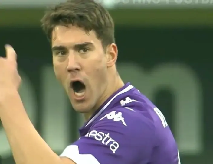 Il Milan punta Vlahovic: il serbo fatica a trovare l’accordo per il rinnovo con la Fiorentina