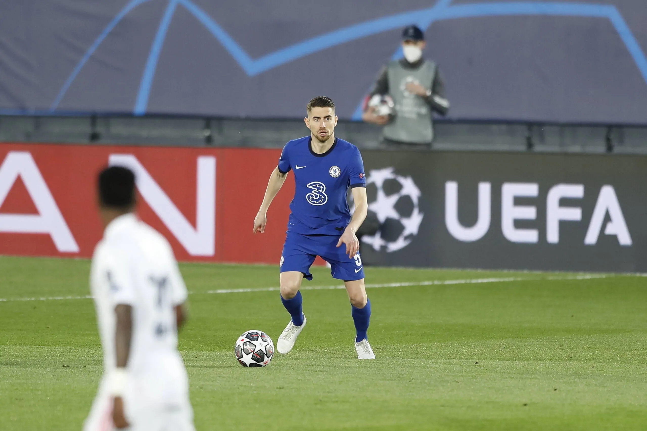 Ag. Jorginho: “Jorginho al Milan? Con la giusta offerta ci si può pensare”