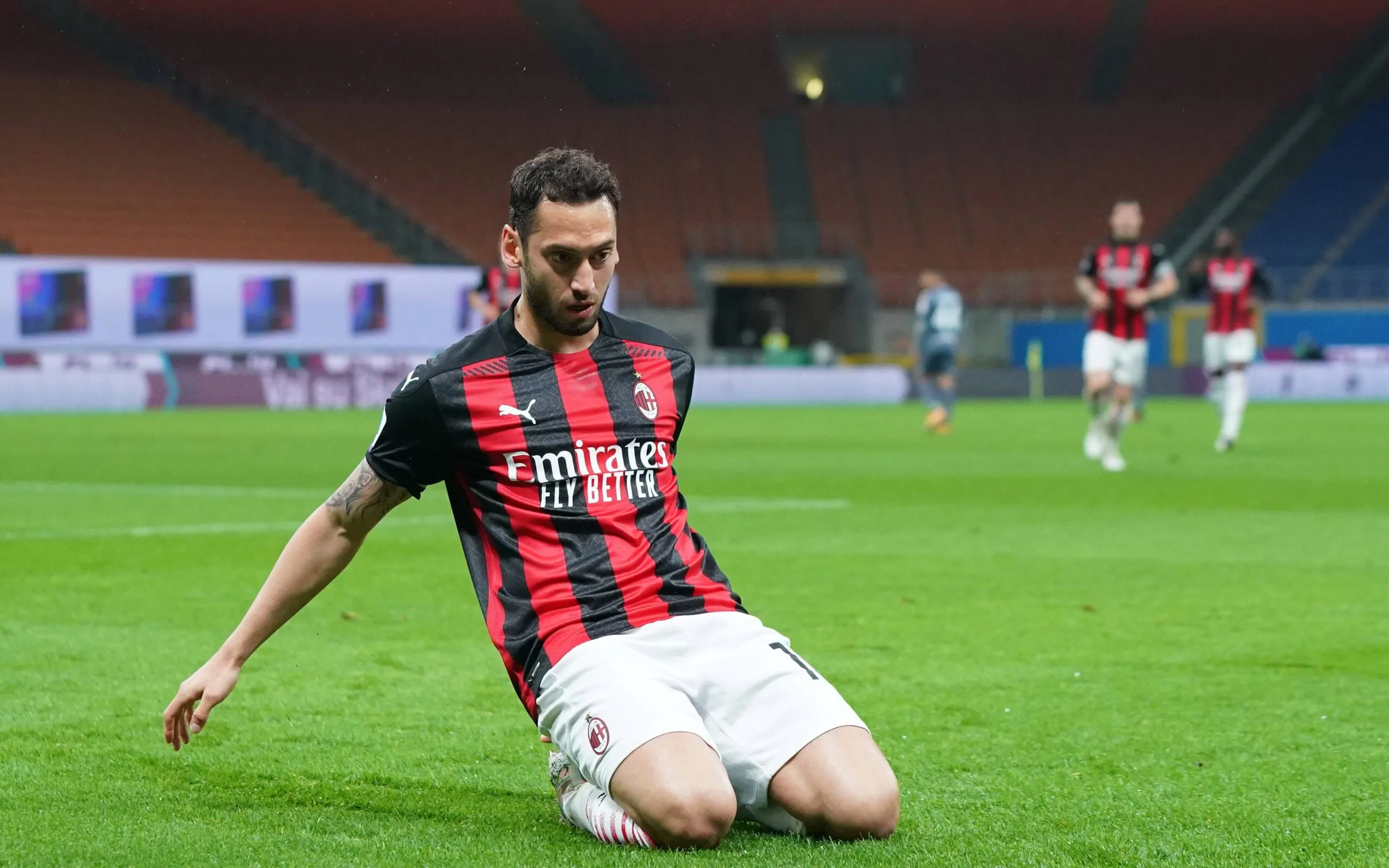 Calhanoglu, la Juventus accelera ma occhio alla variabile Champions