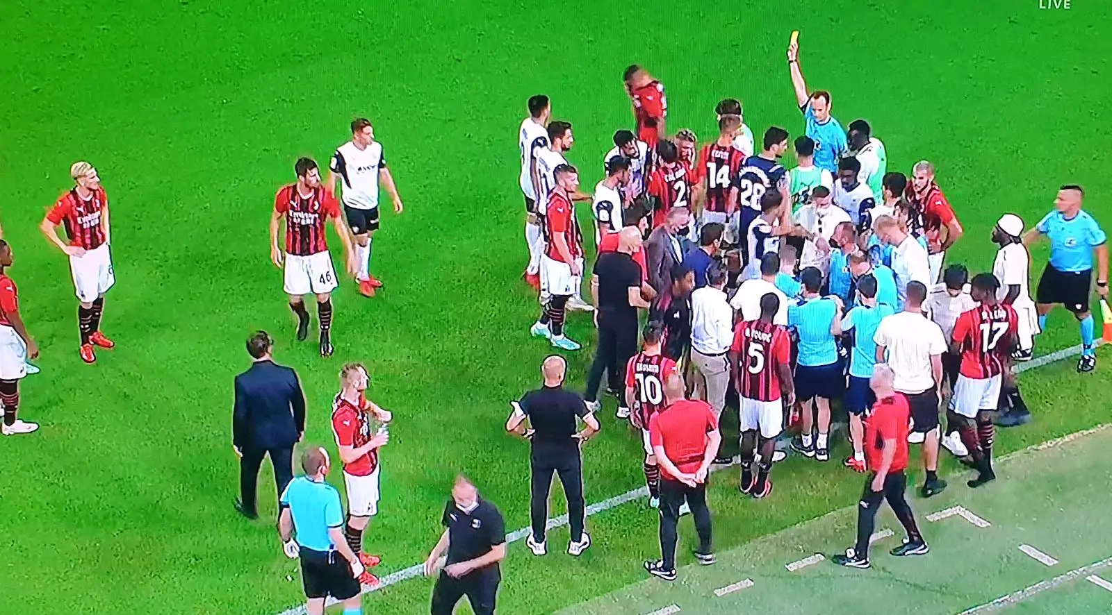 Lite in campo tra Milan e Valencia: cosa è successo