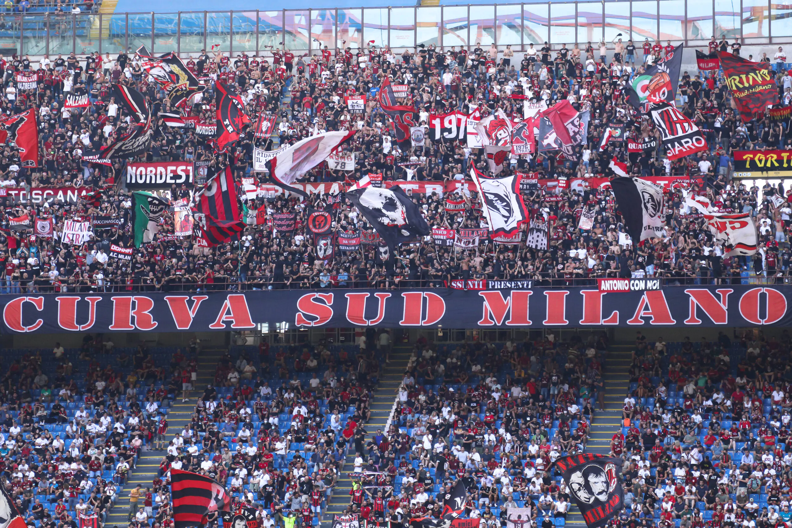 Derby di Milano con il tutto esaurito? L’annuncio in diretta