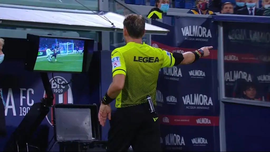 Bologna in 9 vs 11: espulso anche il centrocampista