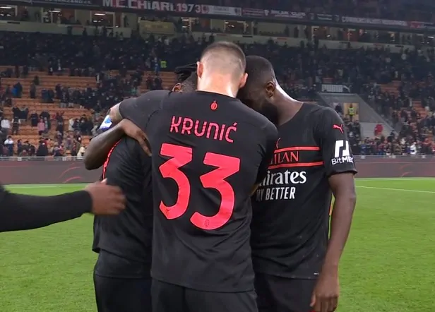 Milan-Verona, un rossonero scoppia in lacrime al termine del match