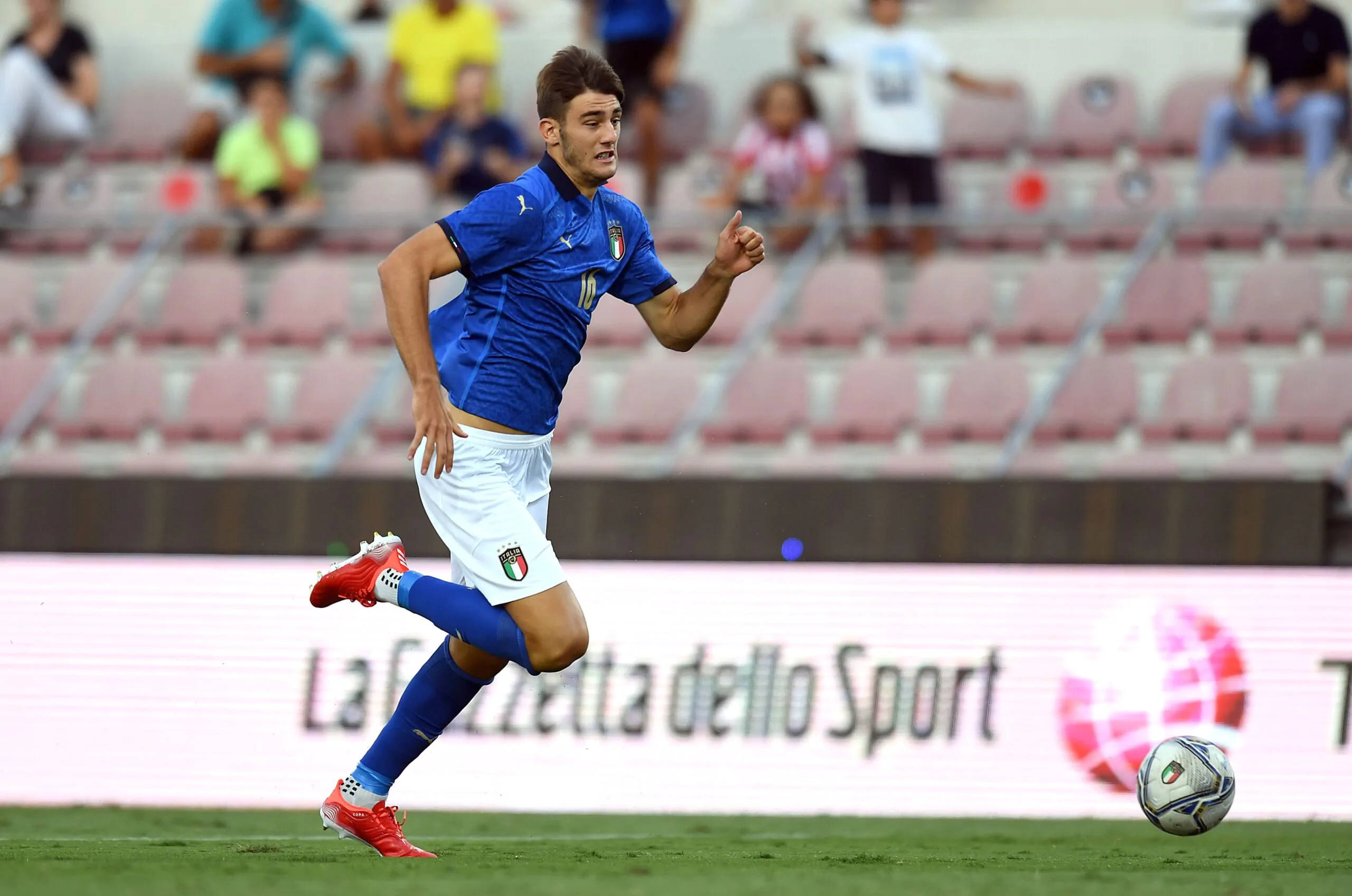 Il Milan vuole battere la concorrenza per Lucca: la possibile operazione di mercato