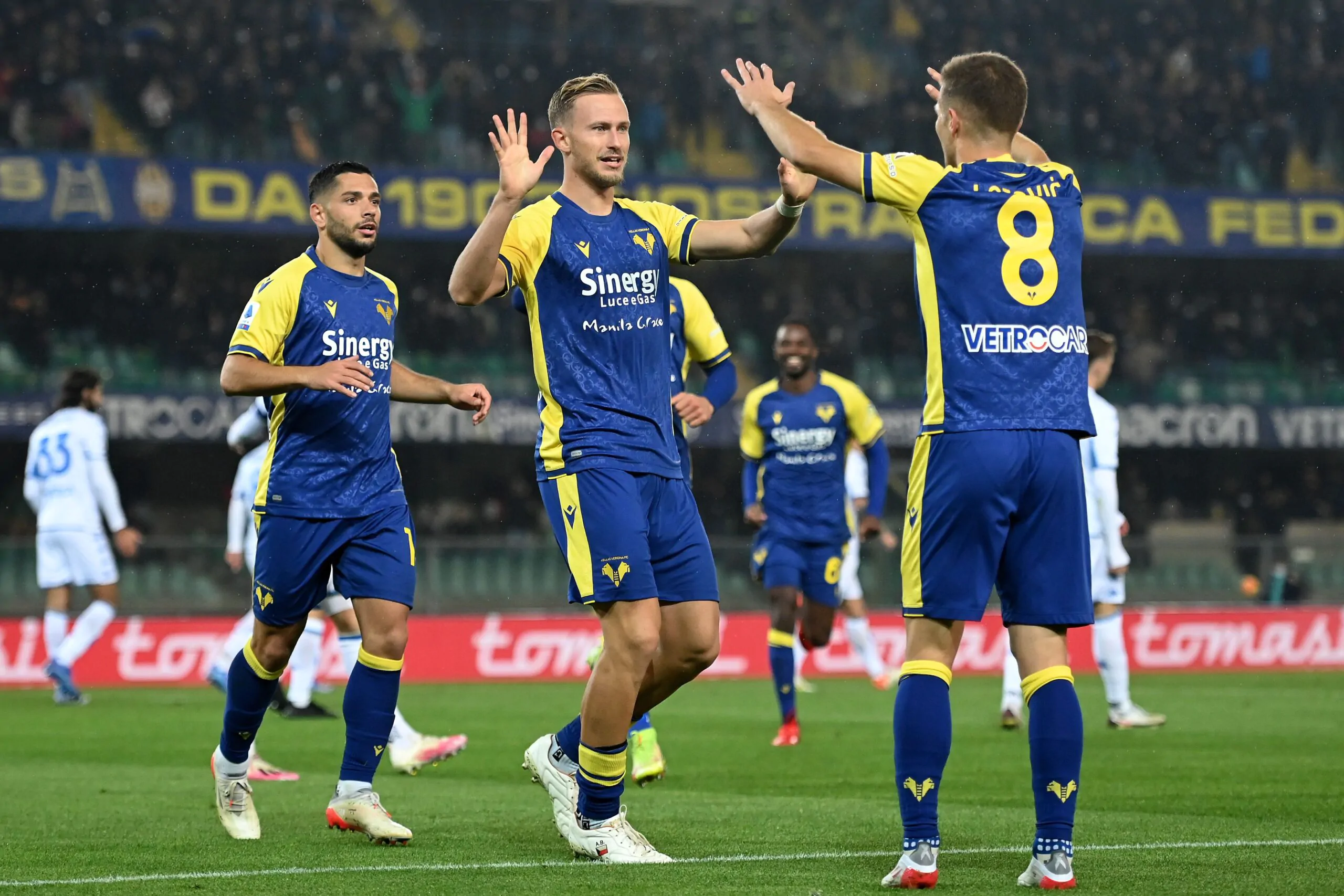 Derby non solo sul campo, Inter e Milan si sfidano per il giocatore dell’Hellas!