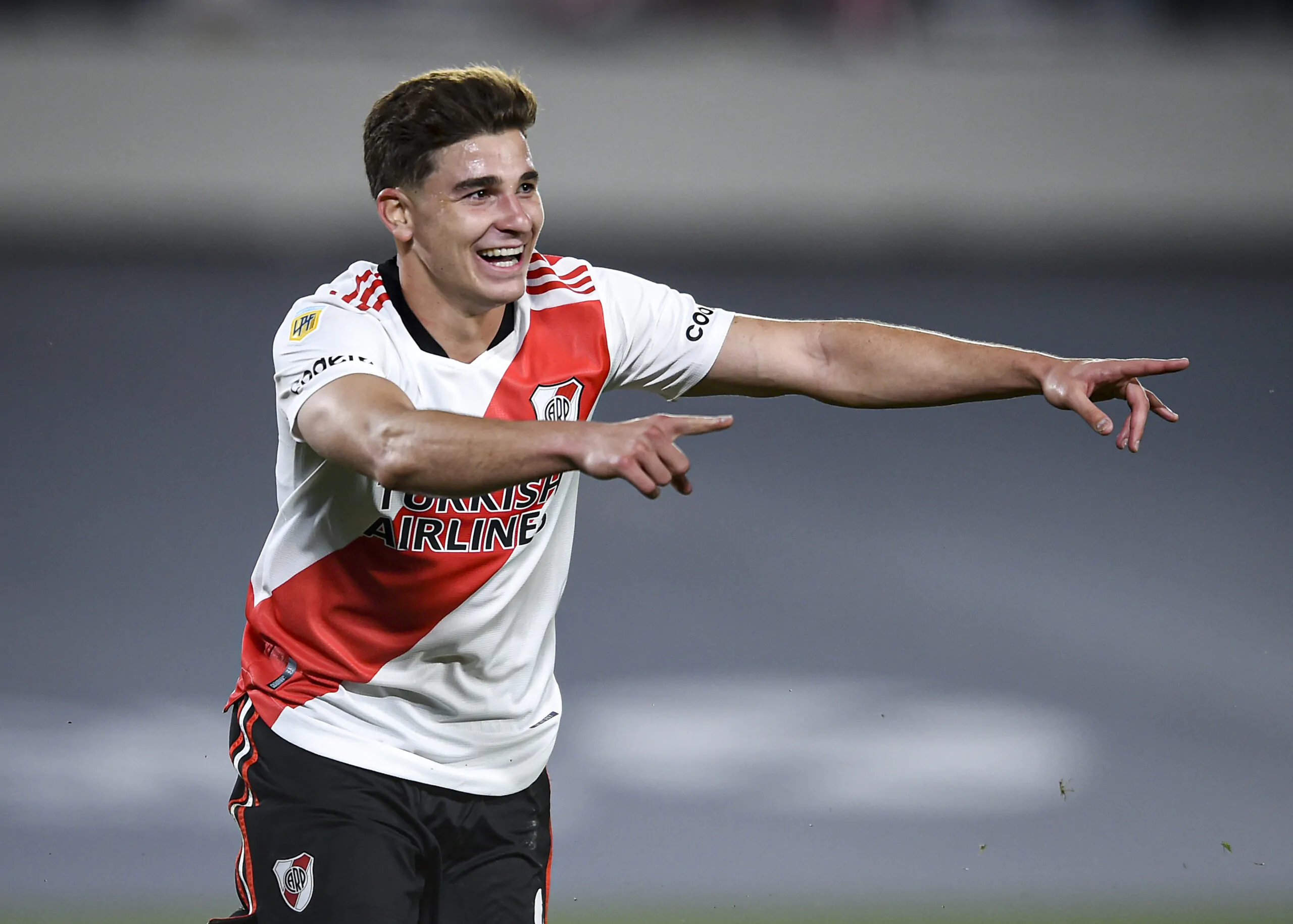 Calciomercato, si allontana Alvarez: il motivo!