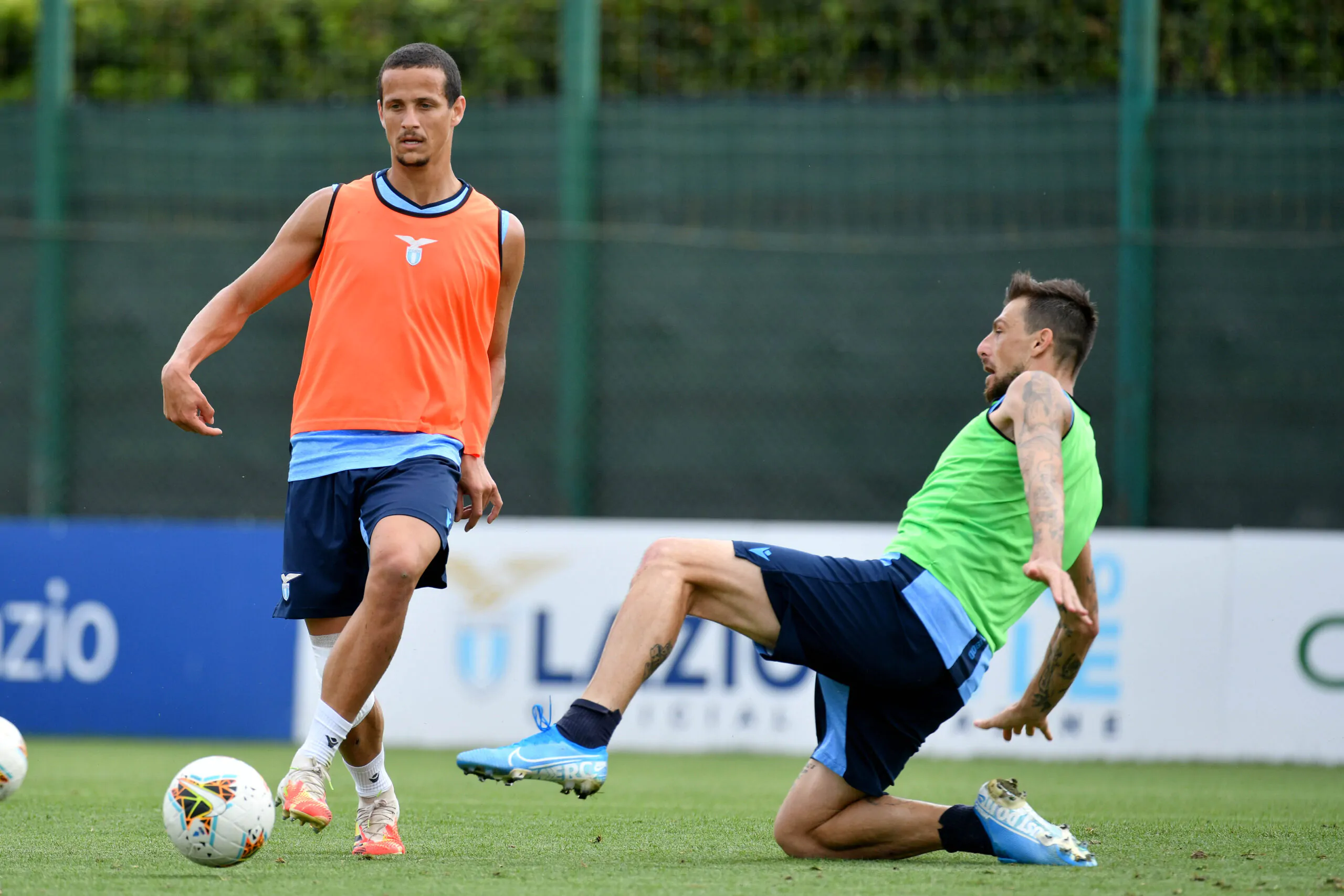 Il Milan valuta due alternative a Caldara: dalla Serie A!